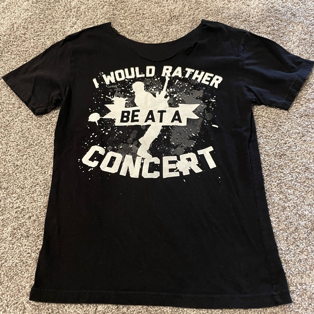 Juniors rock and roll tee